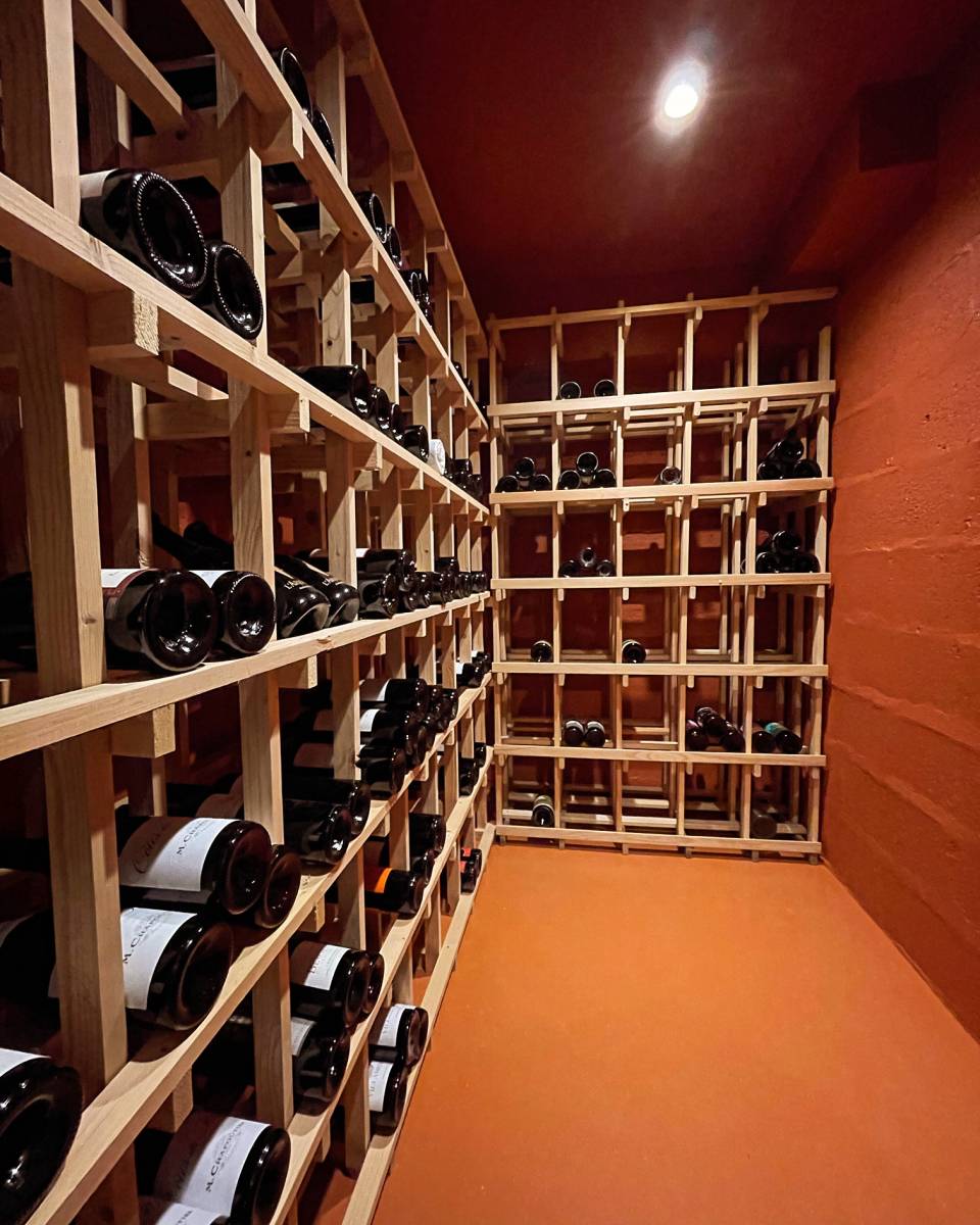 Quel mobilier professionnel et design choisir pour caviste ou restaurateur pour un rangement de bouteilles fonctionnel et élégant vers Marseille 13 dans les Bouches-du-Rhone