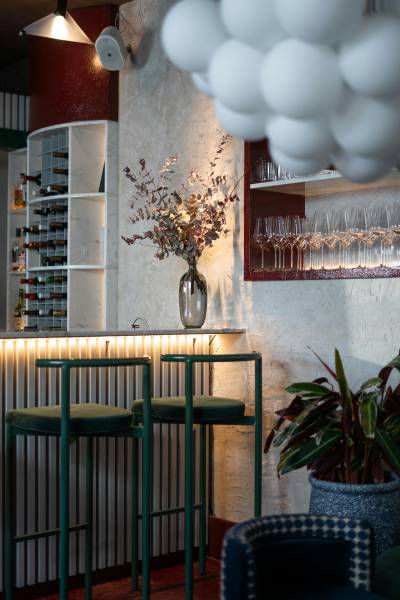 Ameublement d'un bar à vin à Bordeaux en Gironde
